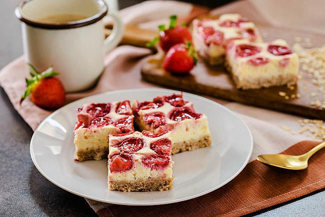 ilustrační obrázek: jahodový koláč z vloček a tvarohu