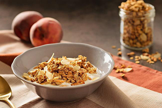 ilustrační obrázek: domácí zapékané müsli bez přidaného cukru