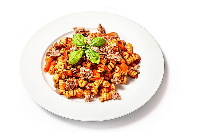 ilustrační obrázek: těstoviny s tuňákem a zeleninou