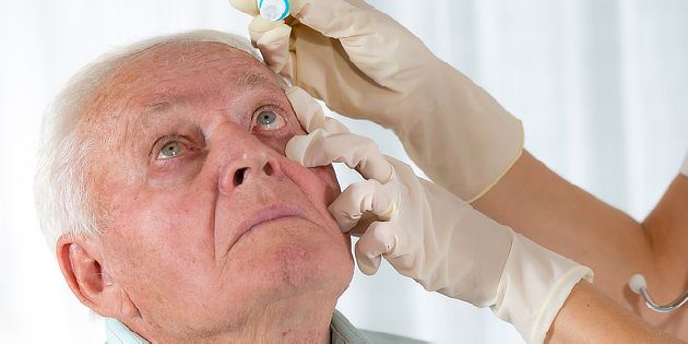 Лечение катаракты у пожилых людей операция. Операция катаракты у пожилых людей цена.